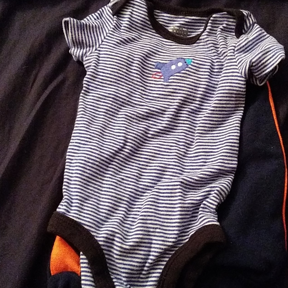 Boys NB clothes - Picture 3 of 4